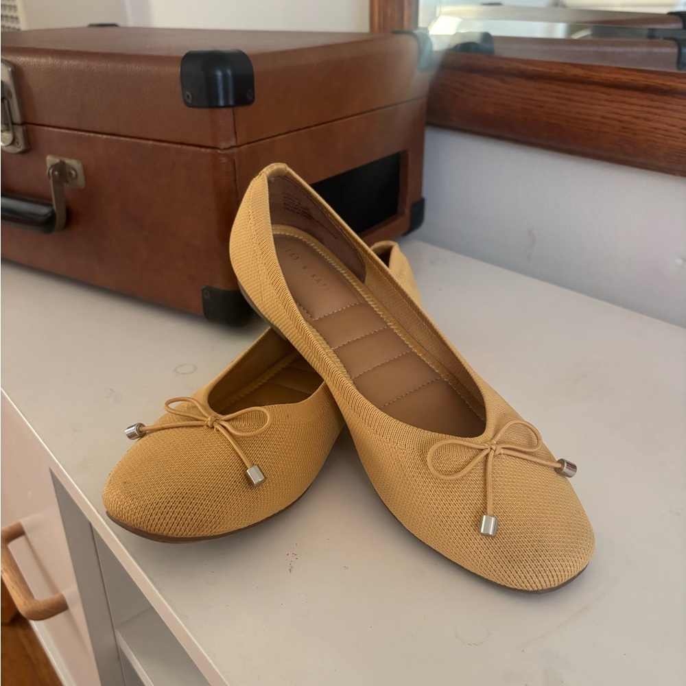 Elegant Yellow Ballet Flats